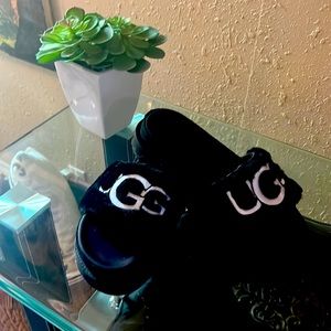 UGG Slides nwo box super new style! A must have for your closet. Size women’s 8.